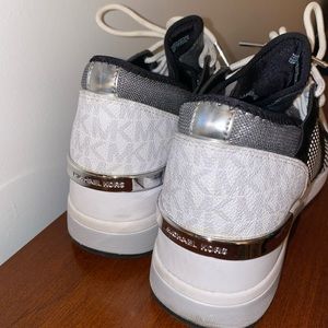 Almost new Michael Kors sneakers, only worn twice. Size 10 in women. comfy.